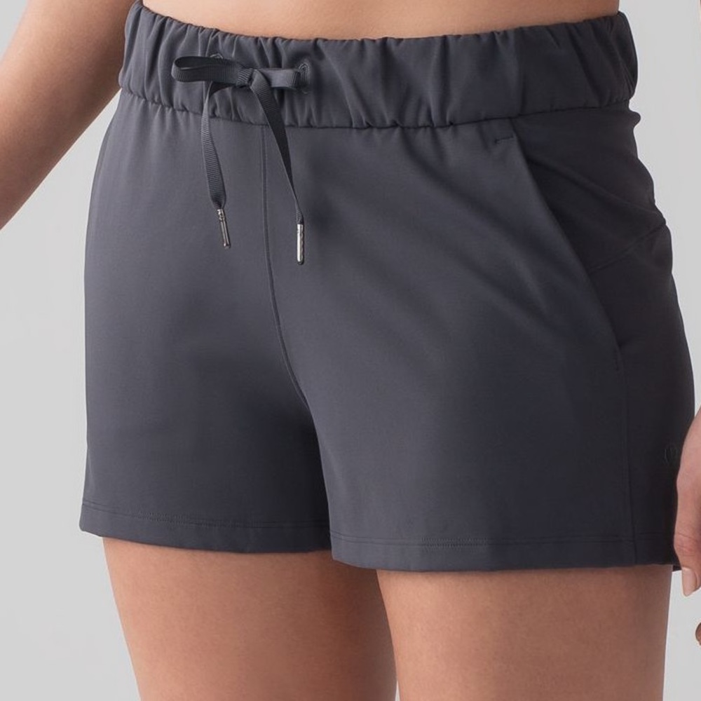 lululemon On the Fly Short - Deep Grey/Blue Size 4